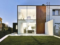Modernized Baroque Housing Image 4