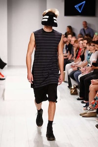 Visor-Wearing Menswear Shows Image 7