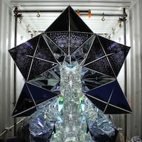 Kaleidoscopic Mirror Tunnels Image 5