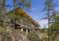 Cantilevered Cliffside Homes Image 4