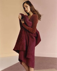 Dainty 1970s Fashion Campaigns Image 2