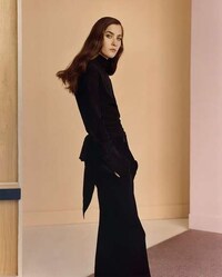 Dainty 1970s Fashion Campaigns Image 3