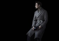 Distinguished Venetian Attire Image 5