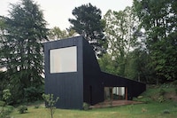 Seriously Sloped Houses Image 3