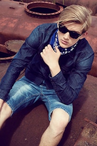 Denim-Clad Adventurer Editorials Image 5