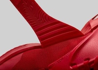 Travel-Inspired Basketball Shoes Image 6