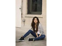 Edgy Autumn Apparel Image 8