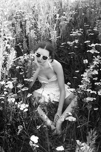Sun-Drenched Outdoorsy Editorials Image 6