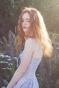 Sun-Drenched Outdoorsy Editorials Image 8