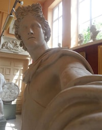 Satirical Statue Selfies Image 3