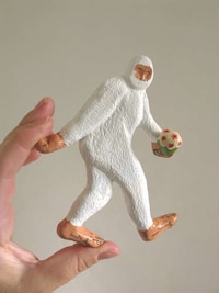 Yeti-Inspired Bridal Decor Image 2