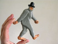 Yeti-Inspired Bridal Decor Image 4