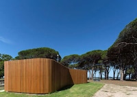 Beachfront Shower Blocks Image 2