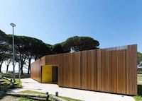 Beachfront Shower Blocks Image 3