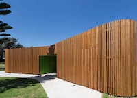 Beachfront Shower Blocks Image 7