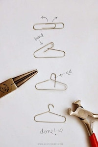 Paperclip Doll Hangers Image 2