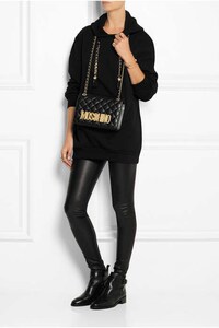 Handbag-Integrated Hoodies Image 4