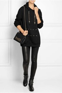 Handbag-Integrated Hoodies Image 5