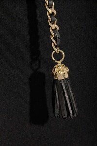 Handbag-Integrated Hoodies Image 7