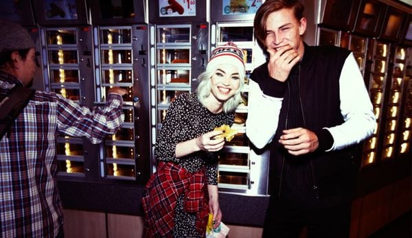 50 Candid Fashion Spreads