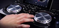 Digital DJ Controllers Image 5
