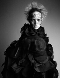 Avant-Garde Fall Fashion Image 6