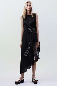 Futuristic Grunge Fashion Image 5