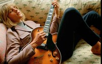 Vintage Rocker Fashion Image 2