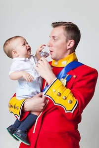 Royal Family Costumes Image 2