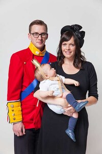 Royal Family Costumes Image 3