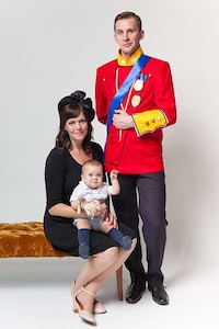 Royal Family Costumes Image 4
