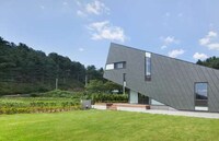 Upwards-Tilting Homes Image 4