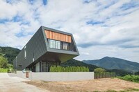 Upwards-Tilting Homes Image 5