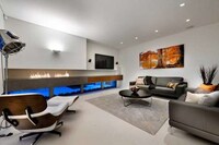 Extravagantly Futuristic Abodes Image 3