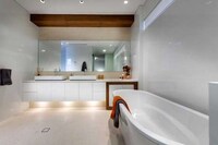 Extravagantly Futuristic Abodes Image 7