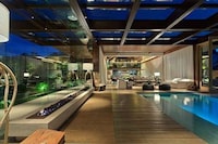 Exuberant Luxury Lodgings Image 5