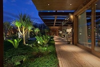 Exuberant Luxury Lodgings Image 6