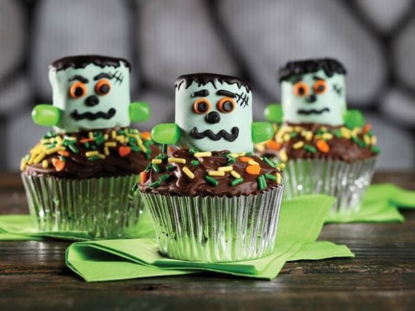 42 Creepy Halloween Cake Recipes