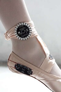 Movement-Memorizing Ballet Shoes Image 2