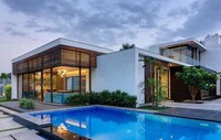 Composed Courtyard Villas Image 2