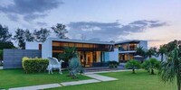 Composed Courtyard Villas Image 4