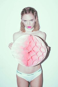 Retro Raver Editorials Image 4