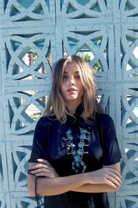 Retro Wanderlust Editorials Image 3