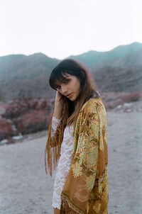 Retro Wanderlust Editorials Image 8