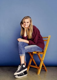 Understated Model Candids Image 5