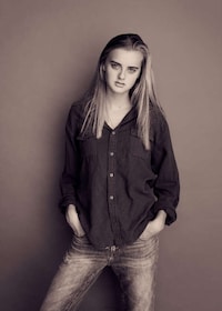 Understated Model Candids Image 6