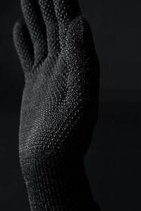 Refined Touchscreen Gloves Image 4