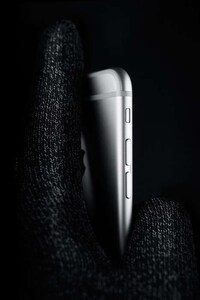Refined Touchscreen Gloves Image 5