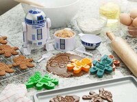 Sci-Fi Gingerbread Cookie Cutters Image 3
