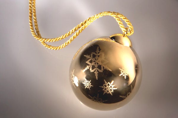 17 Luxurious Holiday Accessories
